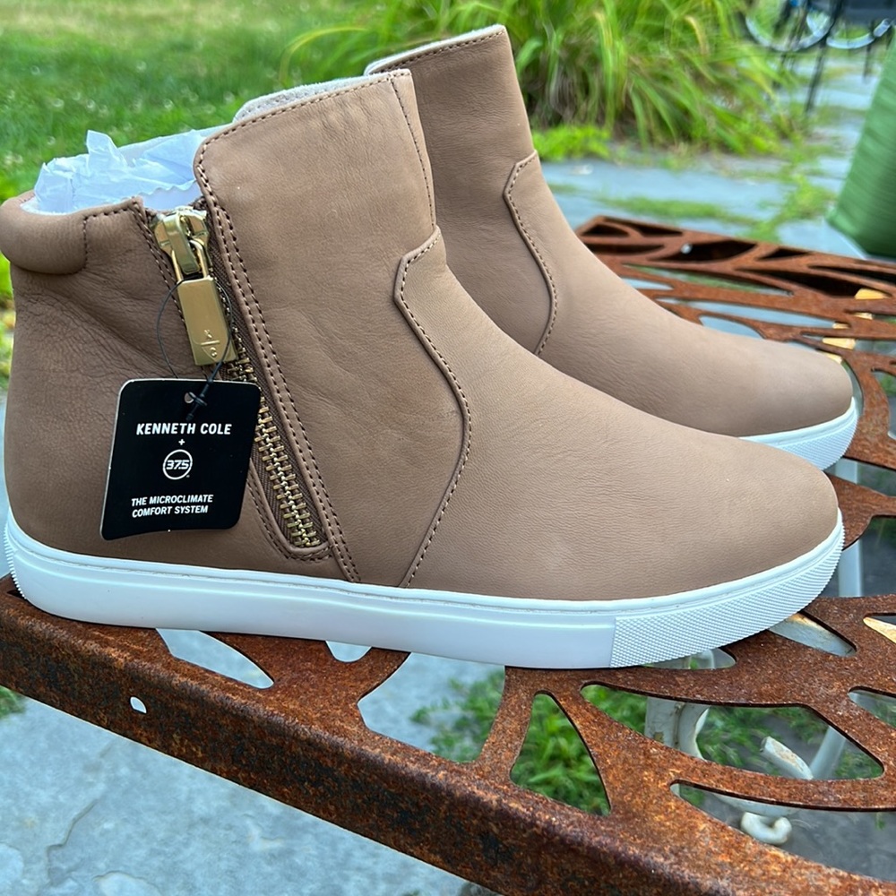 Kenneth Cole ABEO Techni-Cole Madyson Double Zip Bootie